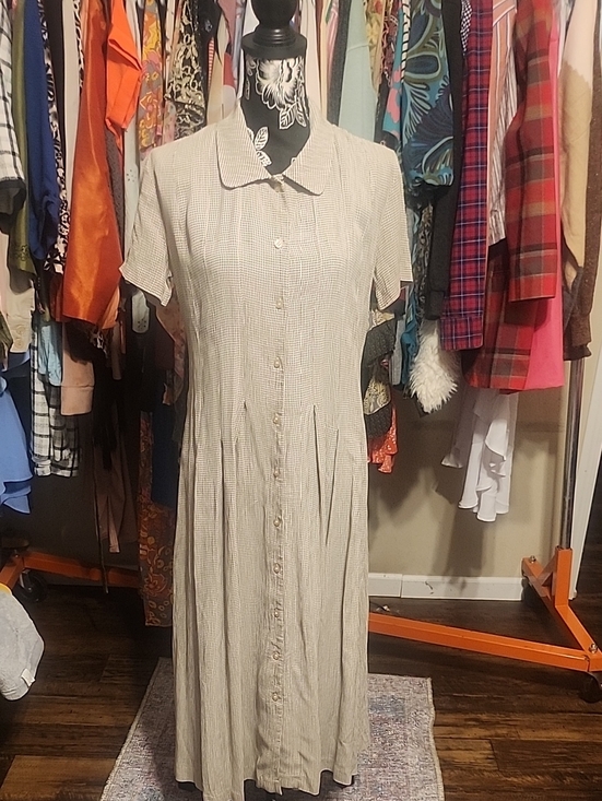 Sarah Chapman Dresses & Skirts - Button-Front Cream Midi Dress with Short Sleeves